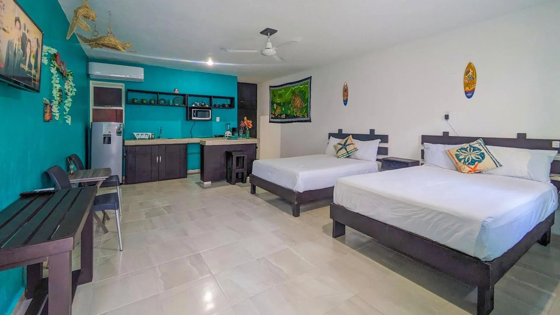 A5 Beachside Bliss Family Hawaiian Themed Quad Studio Kitchen Ac Playa del Carmen Apartment