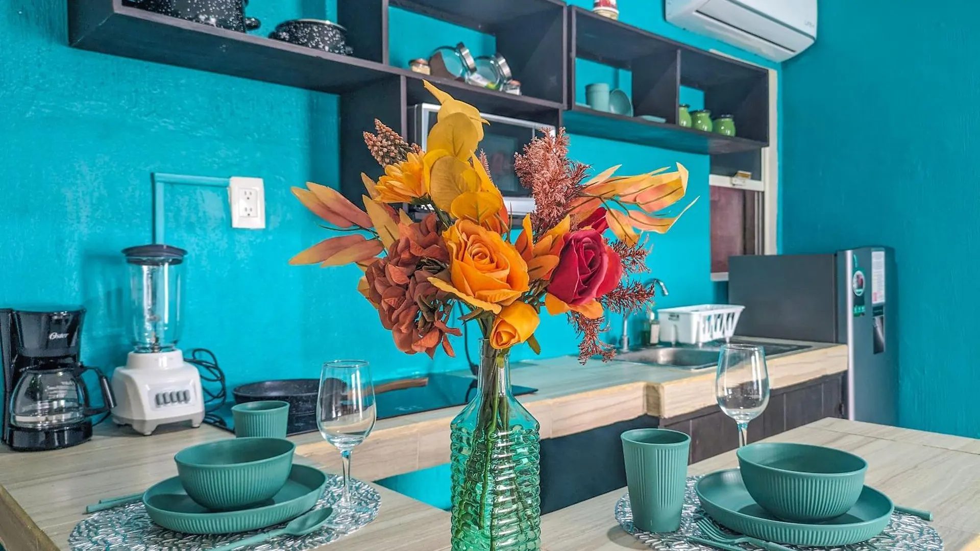 A5 Beachside Bliss Family Hawaiian Themed Quad Studio Kitchen Ac Playa del Carmen Mexico